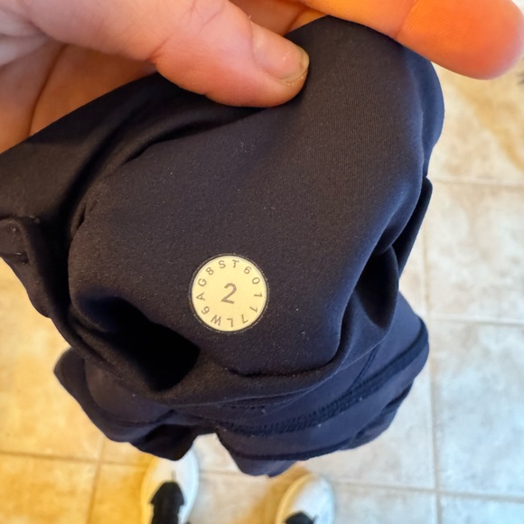 Lululemon Navy Blue Capri Leggings – Size 2 - Picture 5 of 5